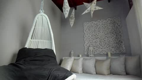  Luna  online show from February 2025 02:34:02 PM