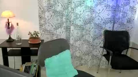 Snapshot of _lunablondie_ chatting on June 2026 02:42:01 PM _lunablondie_ online show from June 2026 02:42:01 PM