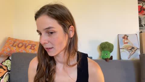 Snapshot of _meg chatting on November 2025 09:31:01 AM Meg online show from November 2025 09:31:01 AM