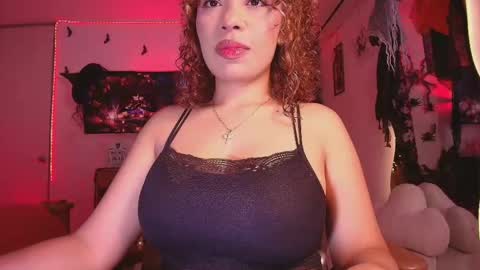 Snapshot of _megan_akbar chatting on October 2025 12:39:02 PM Marce online show from October 2025 12:39:02 PM