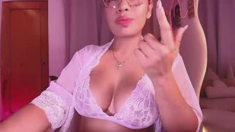 Marce  online show from May 2026 02:33:01 PM