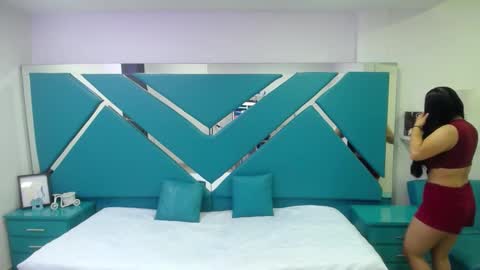 Snapshot of _miaaleon chatting on December 2024 12:24:01 PM Mia online show from December 2024 12:24:01 PM