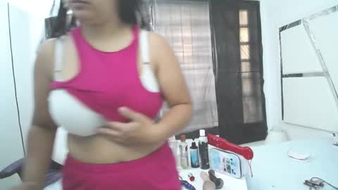 Snapshot of _miaaleon chatting on January 2025 12:00:01 PM Mia online show from January 2025 12:00:01 PM