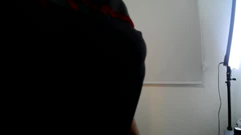 Snapshot of _miaaleon chatting on December 2025 12:43:01 PM Mia online show from December 2025 12:43:01 PM