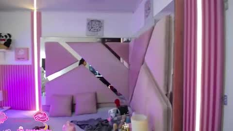  Mia  online show from January 2026 12:31:02 PM