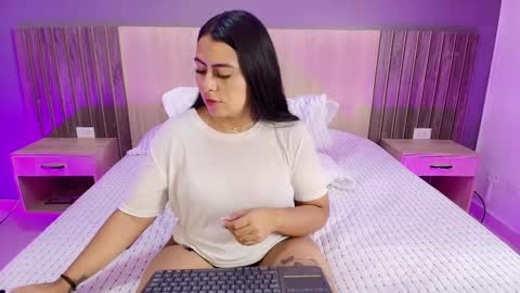 _miamiller_ online show from February 2025 02:12:01 AM