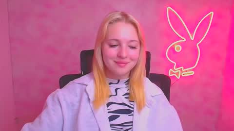 Snapshot of _mila_la_ chatting on September 2025 05:42:01 AM Melanie online show from September 2025 05:42:01 AM