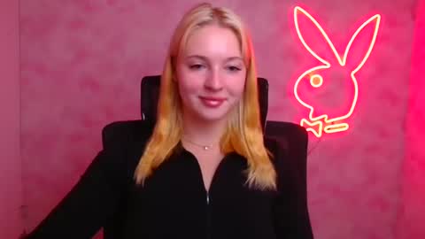 Snapshot of _mila_la_ chatting on September 2025 11:25:01 AM Melanie online show from September 2025 11:25:01 AM
