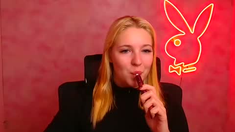 Snapshot of _mila_la_ chatting on October 2025 05:48:02 AM Melanie online show from October 2025 05:48:02 AM