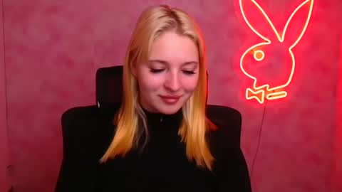 Snapshot of _mila_la_ chatting on October 2025 11:41:02 AM Melanie online show from October 2025 11:41:02 AM