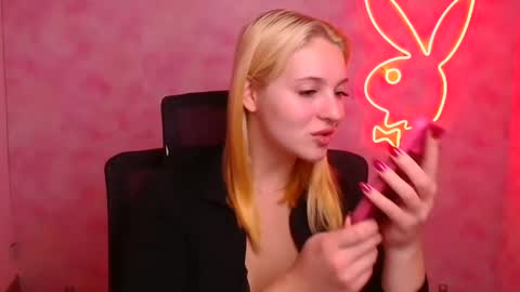 Snapshot of _mila_la_ chatting on October 2025 06:11:02 AM Melanie online show from October 2025 06:11:02 AM