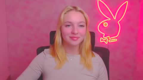 Snapshot of _mila_la_ chatting on October 2025 06:00:01 AM Melanie online show from October 2025 06:00:01 AM