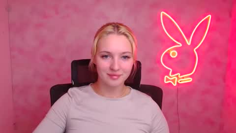 Snapshot of _mila_la_ chatting on October 2025 12:03:02 PM Melanie online show from October 2025 12:03:02 PM