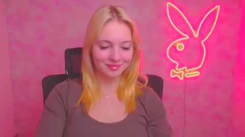 Snapshot of _mila_la_ chatting on October 2025 06:03:01 AM Melanie online show from October 2025 06:03:01 AM