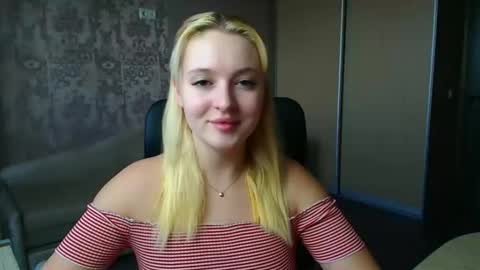 Snapshot of _mila_la_ chatting on February 2026 12:32:01 PM Melanie online show from February 2026 12:32:01 PM