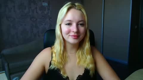 Snapshot of _mila_la_ chatting on February 2026 09:37:01 AM Melanie online show from February 2026 09:37:01 AM