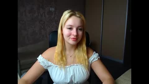 Snapshot of _mila_la_ chatting on February 2026 11:04:02 AM Melanie online show from February 2026 11:04:02 AM