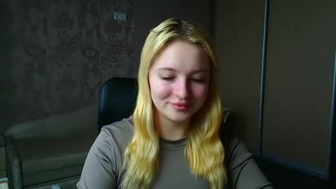 Snapshot of _mila_la_ chatting on February 2026 06:42:02 AM Melanie online show from February 2026 06:42:02 AM