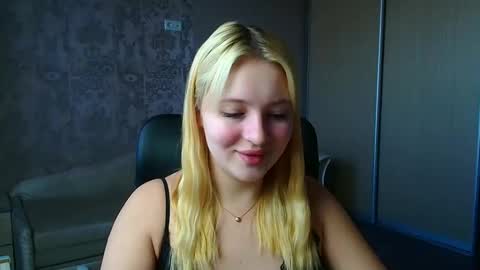 Snapshot of _mila_la_ chatting on February 2026 06:59:02 AM Melanie online show from February 2026 06:59:02 AM