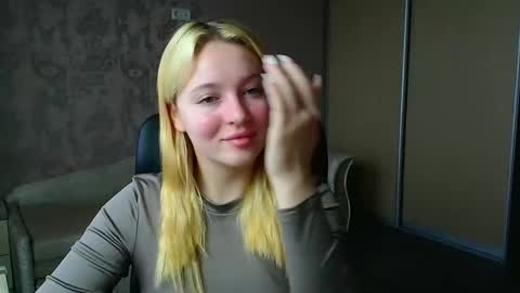 Snapshot of _mila_la_ chatting on February 2026 08:45:01 AM Melanie online show from February 2026 08:45:01 AM