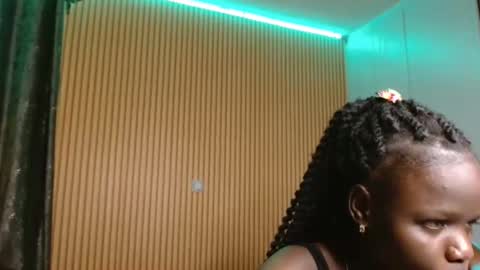 Milah online show from November 2025 09:59:01 PM