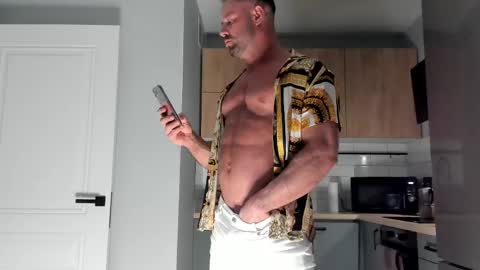 _miles19 online show from April 2026 10:52:01 AM