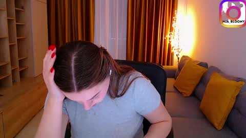 Snapshot of _miss_mia chatting on April 2026 07:03:02 AM Mia online show from April 2026 07:03:02 AM