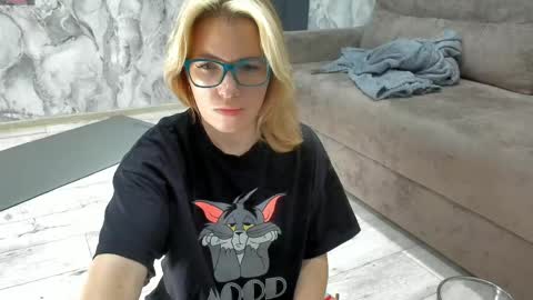 Snapshot of _miss_strawberry_ chatting on April 2026 10:29:01 AM Sofia birthday october 29 online show from April 2026 10:29:01 AM