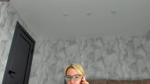 Snapshot of _miss_strawberry_ chatting on May 2026 05:59:01 AM Sofia birthday october 29 online show from May 2026 05:59:01 AM