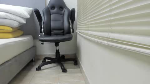 _molly_rosse_ online show from April 2026 12:04:01 PM
