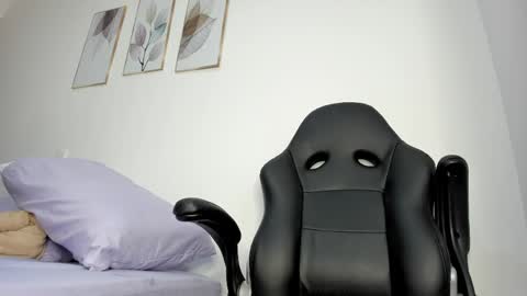 _molly_rosse_ online show from May 2026 12:00:02 PM