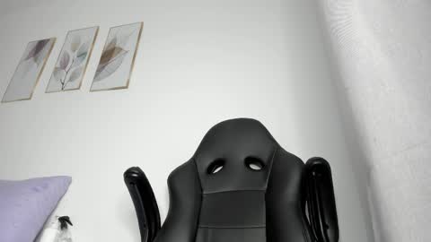 _molly_rosse_ online show from May 2026 12:00:01 PM