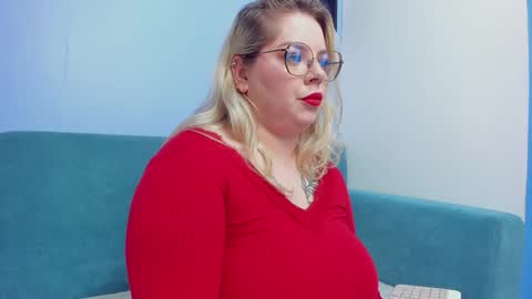 Snapshot of _mooncake chatting on February 2025 05:46:01 PM Fiona online show from February 2025 05:46:01 PM