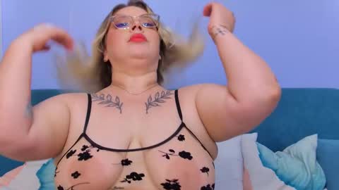 Snapshot of _mooncake chatting on September 2025 03:12:02 PM Fiona online show from September 2025 03:12:02 PM