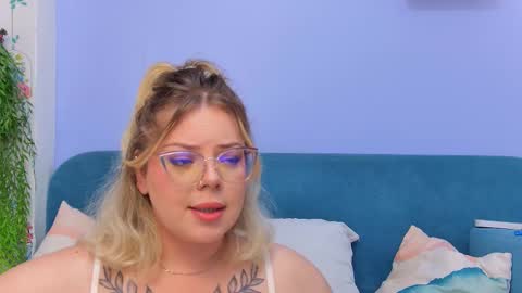 Snapshot of _mooncake chatting on September 2025 12:18:01 PM Fiona online show from September 2025 12:18:01 PM