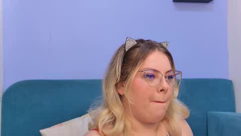 Snapshot of _mooncake chatting on October 2025 05:31:01 AM Fiona online show from October 2025 05:31:01 AM