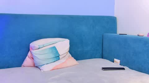 Snapshot of _mooncake chatting on April 2026 01:41:01 PM Fiona online show from April 2026 01:41:01 PM