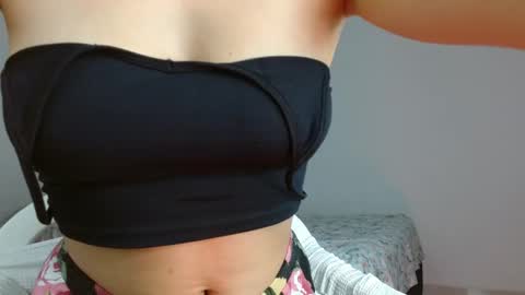 _nayade_ online show from February 2025 02:28:01 AM