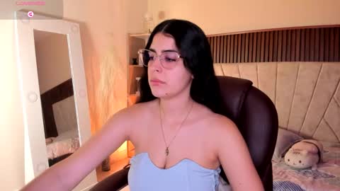 Snapshot of _niah_ chatting on November 2025 08:33:02 PM Niah You can call me Ni or cutie haha online show from November 2025 08:33:02 PM