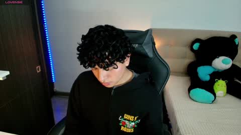 Nicolas online show from December 2024 09:28:01 PM