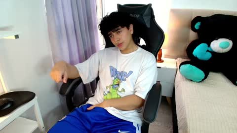 Nicolas online show from December 2024 09:00:01 PM