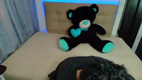 Nicolas online show from December 2024 12:46:02 AM