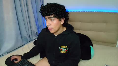 Nicolas online show from December 2024 10:59:02 PM