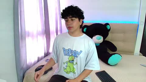 Nicolas online show from January 2025 07:40:01 PM