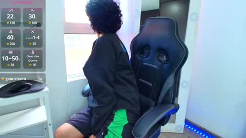 Nicolas online show from January 2025 07:25:01 PM