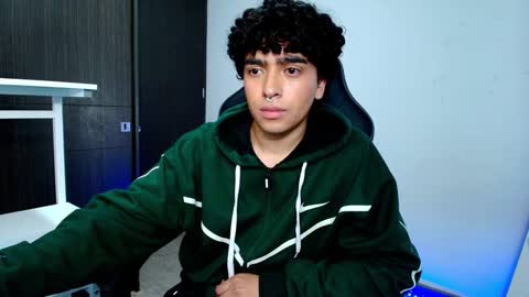 Nicolas online show from January 2025 12:58:02 AM