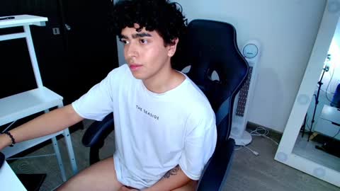 Nicolas online show from January 2025 09:39:02 PM