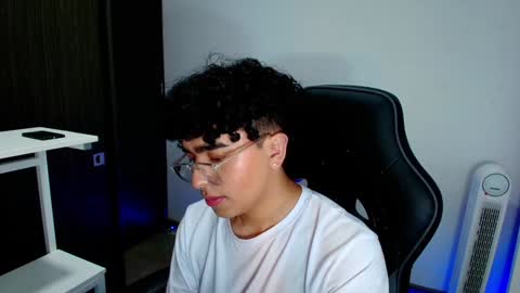 Nicolas online show from February 2025 10:44:02 PM