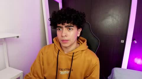 Nicolas online show from February 2025 08:45:01 PM