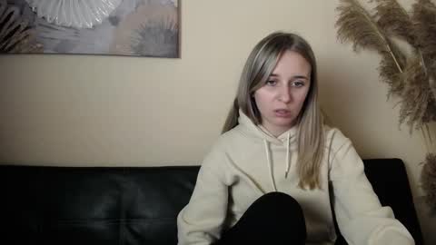 Snapshot of _nicole_new chatting on November 2025 03:43:02 PM Nica online show from November 2025 03:43:02 PM